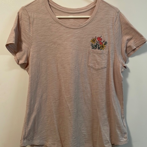 Old Navy Tops - Old Navy Flower pocket t